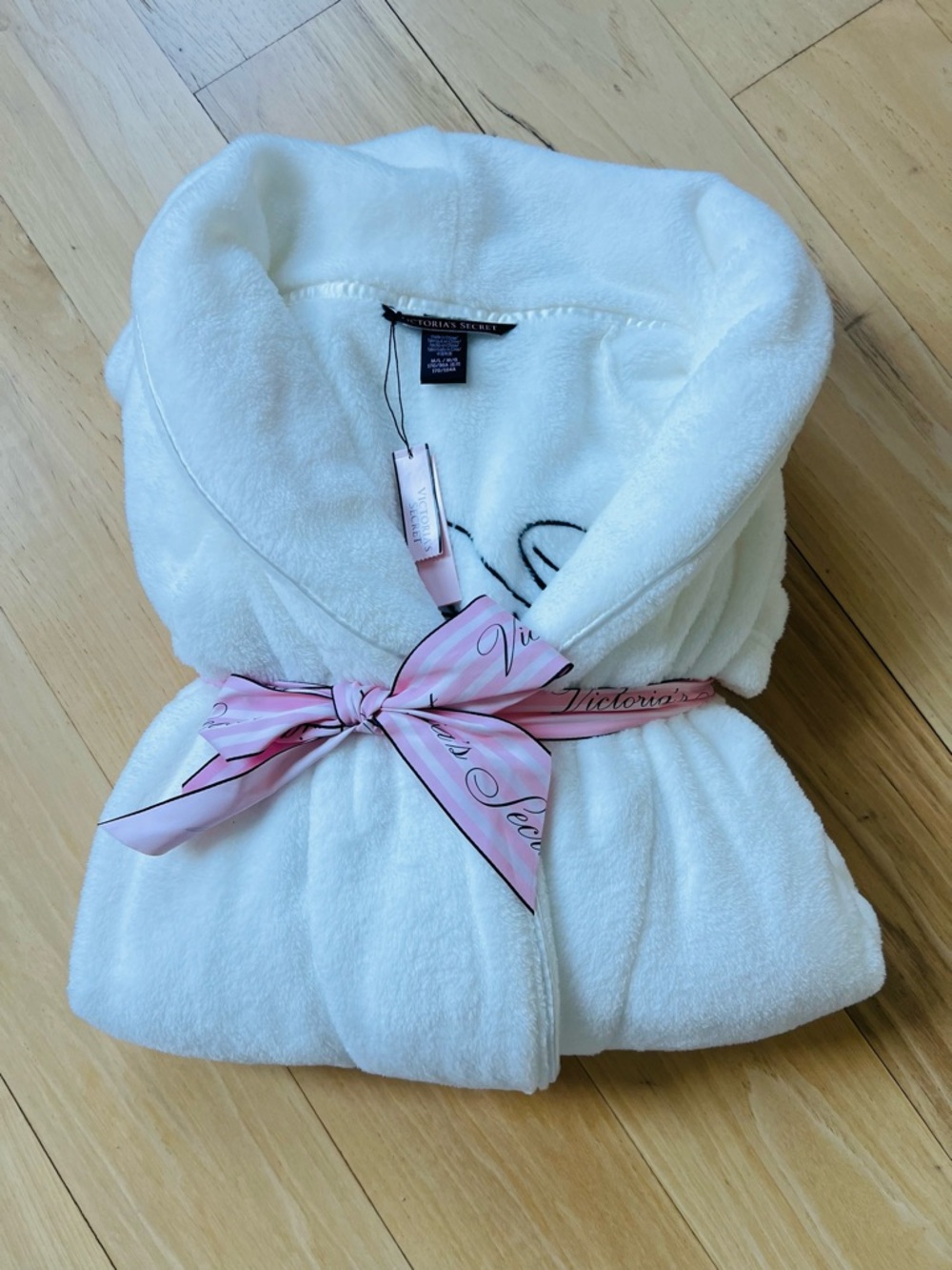 NEW! Victoria's Secret Plush White  Robe